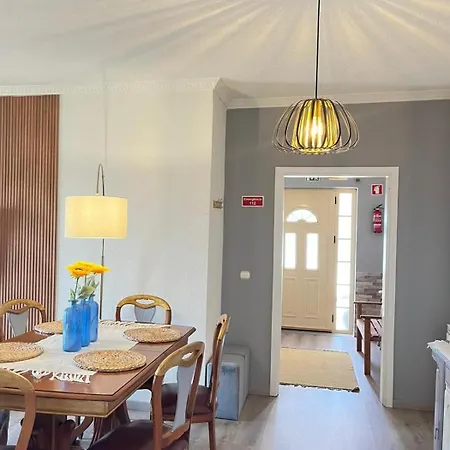 Casa Da Susy Do Alvao 招待所 3*